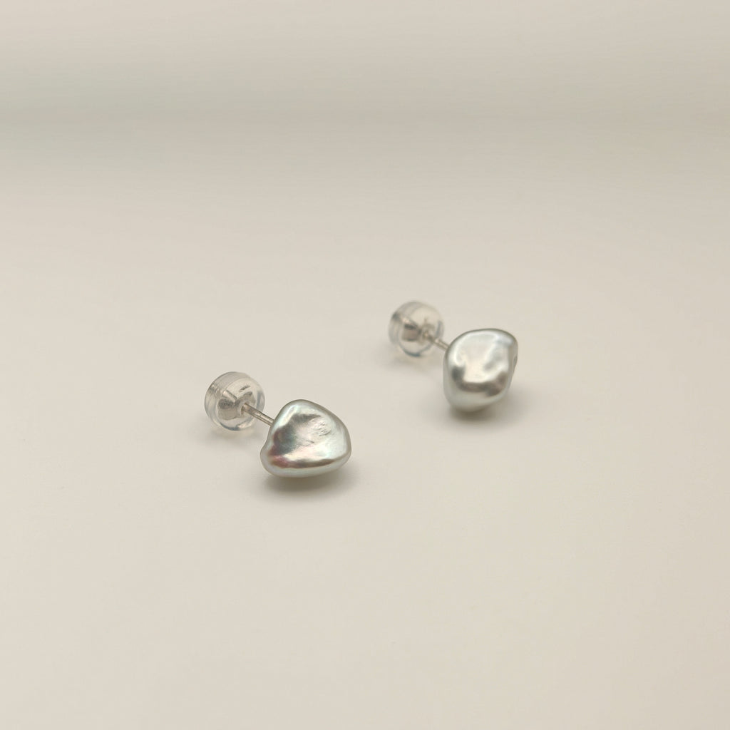 GEMMES NACRÉES. Keshi Baroque Pearl Stud Earrings - Silver