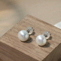 CABOCHONS NACRÉS. Cabochon Pearl 7mm Stud Earrings - Silver