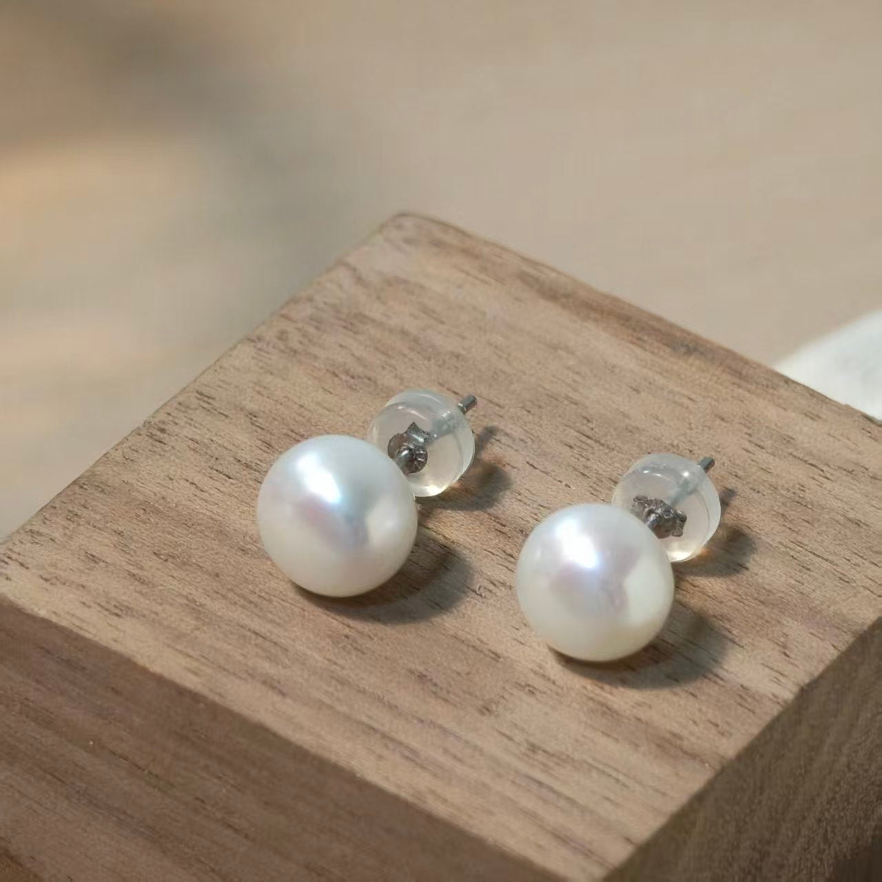 CABOCHONS NACRÉS. Cabochon Pearl 7mm Stud Earrings - Silver