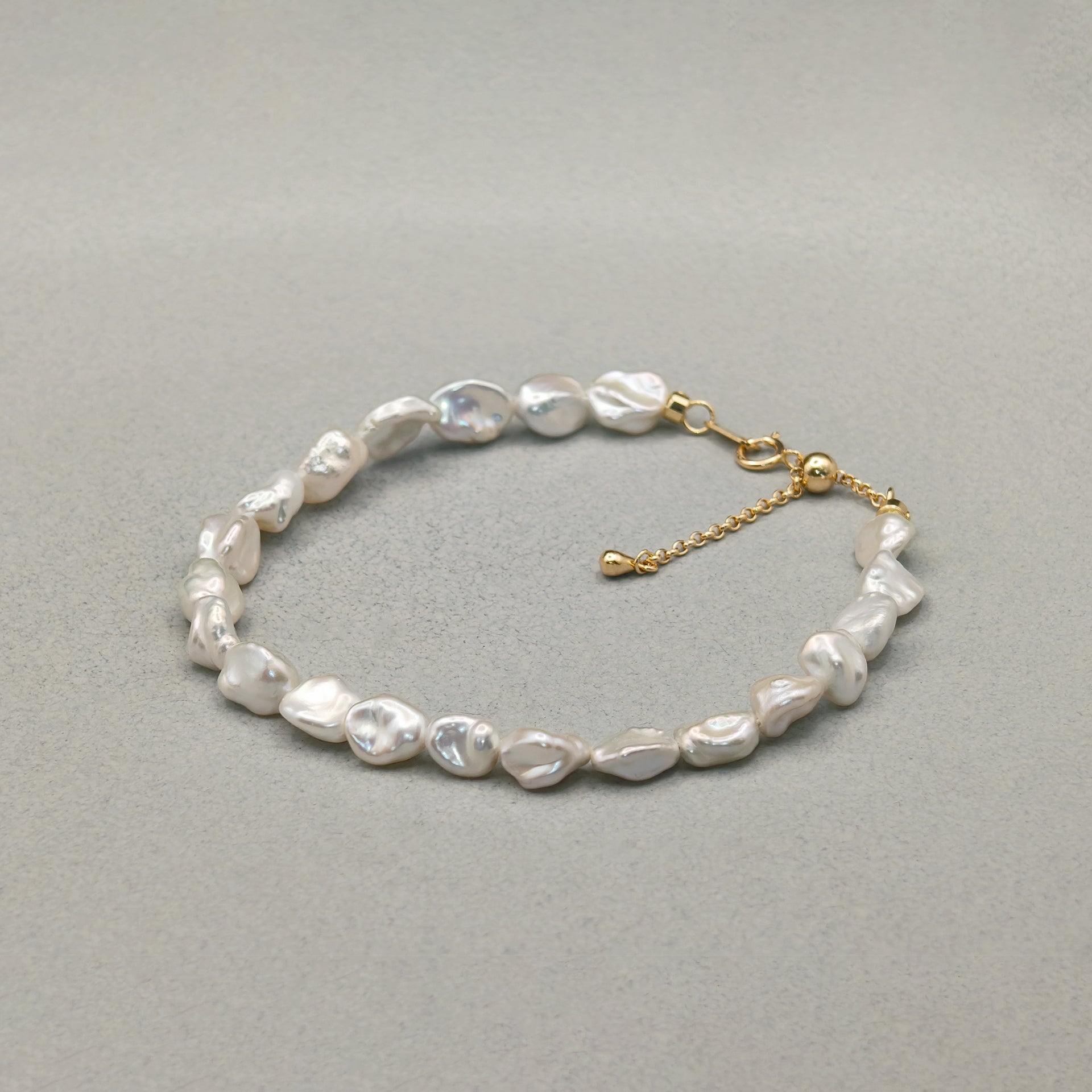 REFLETS BAROQUES. Keshi Pearl Bracelet - Gold