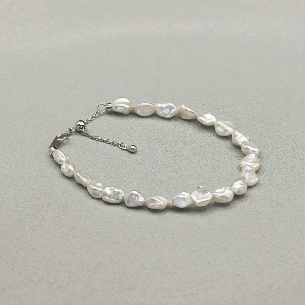 REFLETS BAROQUES. Keshi Pearl Bracelet - Silver