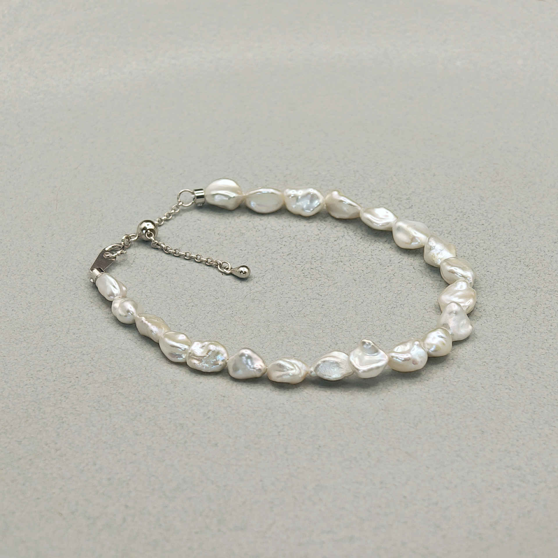 REFLETS BAROQUES. Keshi Pearl Bracelet - Silver