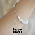 Bracelet perles baroques d'eau douce argent sur mannequin avec rallonge goutte, par Bijou Nacré