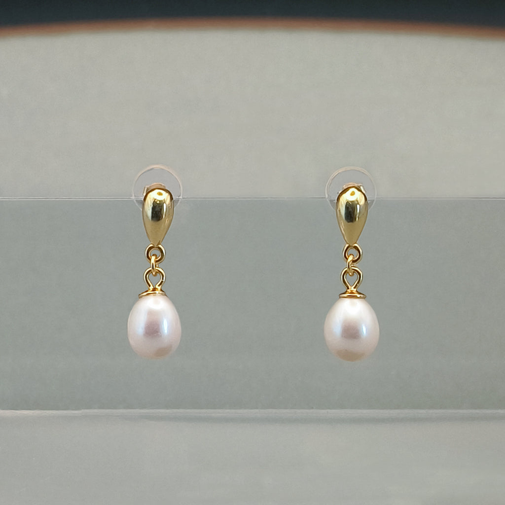 LARMES DORÉES. Reversed Droplet Oval Pearl Earrings - Gold