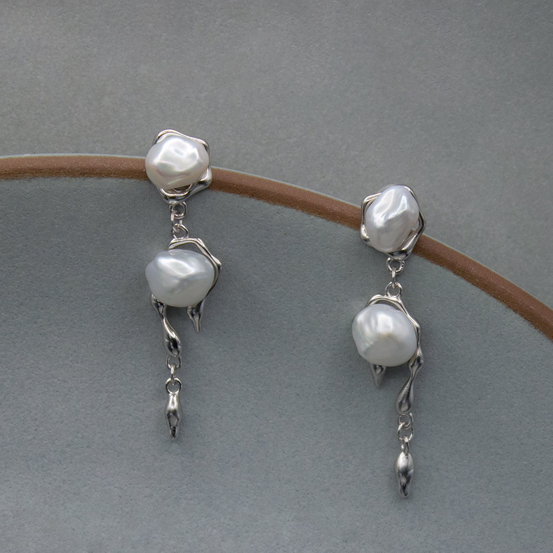 AEROLITHES NACRÉS.  Lava Keshi Pearl Stud Earrings - Silver