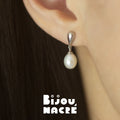 Boucles d'oreilles goutte inversée larges argent avec perle baroque ovale d'eau douce par Bijou Nacré