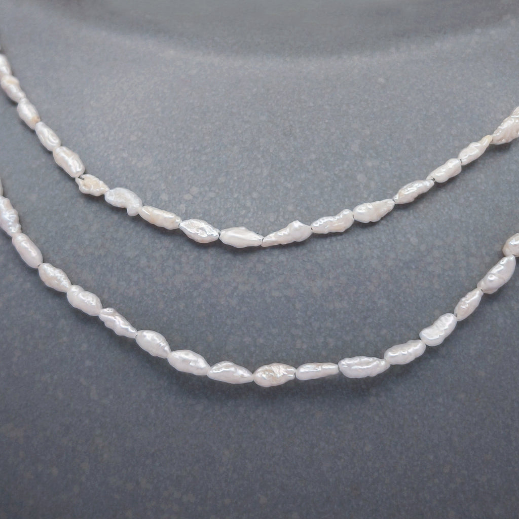 GRAINS NACRÉS. Keshi Pearl Long Necklace - Gold