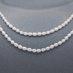 Collier perles baroques ovales d'eau douce argent sur surface