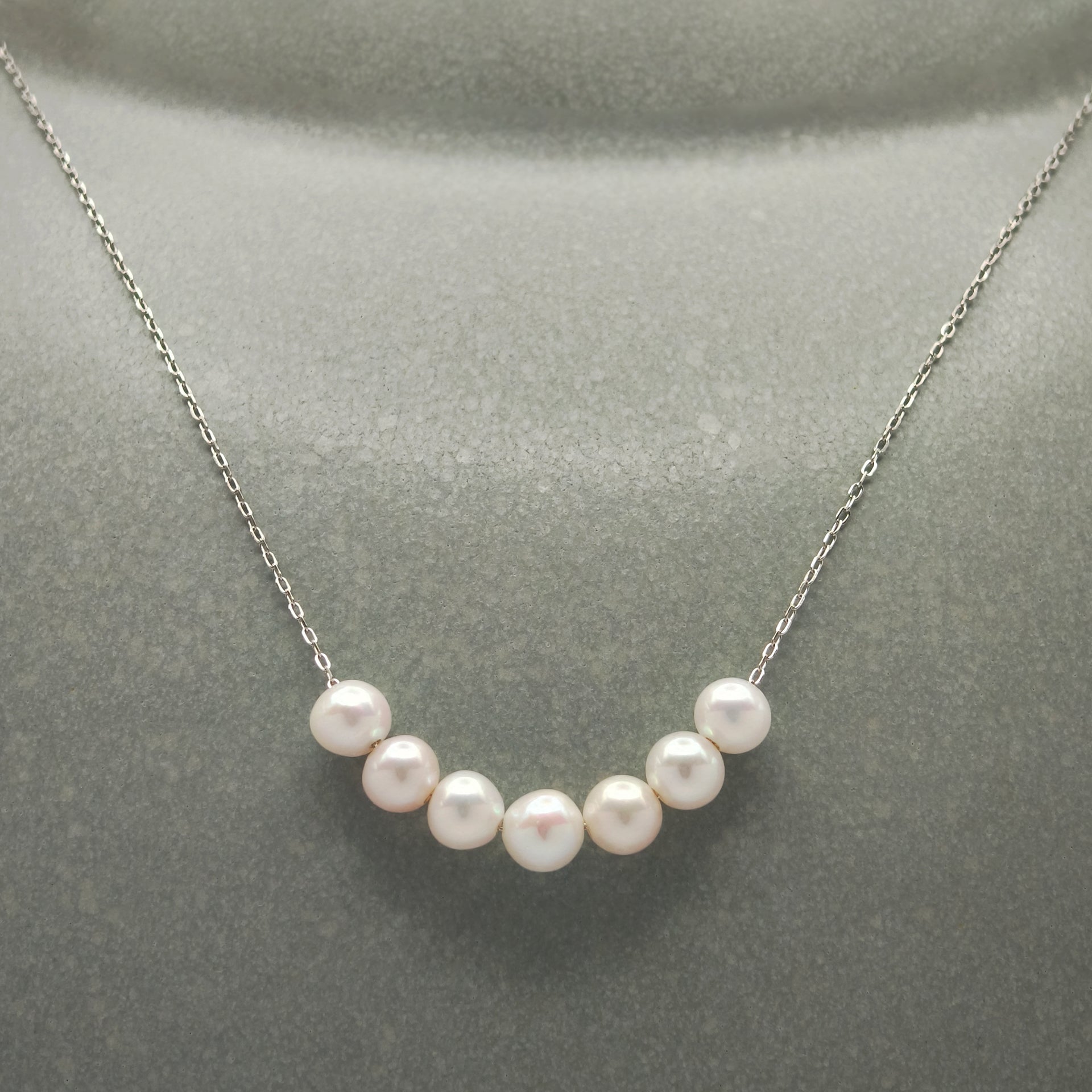 SOURIRE ARGENTÉ. Round Pearl Chain Necklace - Silver