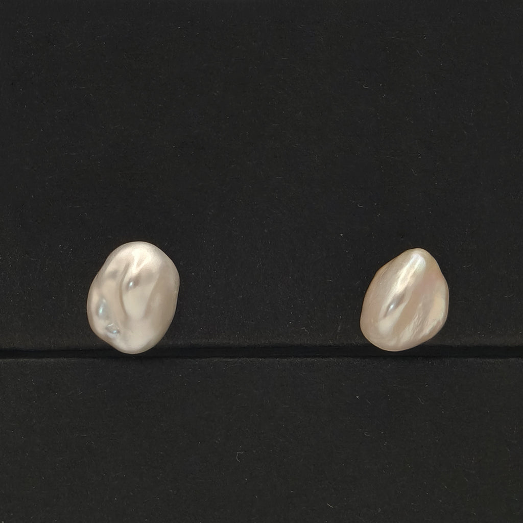 GEMMES NACRÉES. Keshi Baroque Pearl Stud Earrings - Silver
