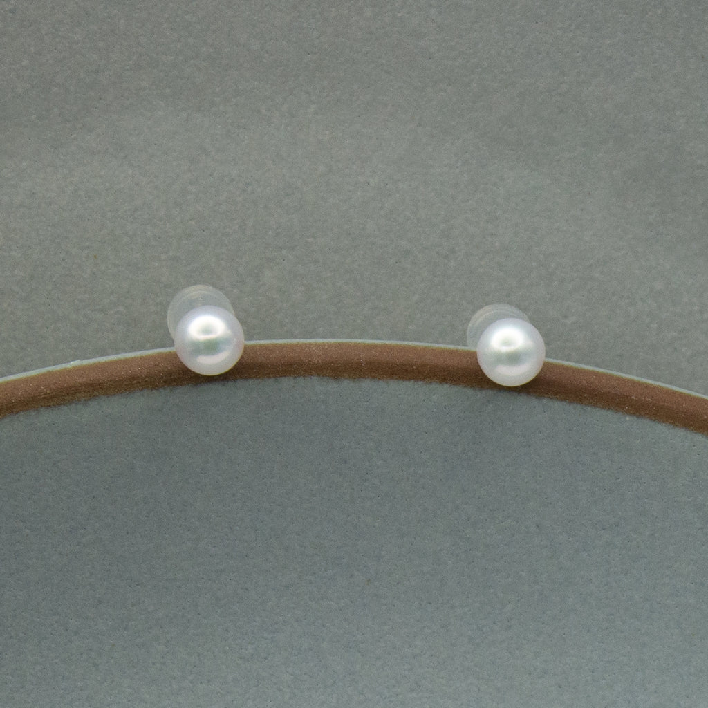 CLASSIC. Boucles d'oreilles clous perle ronde 5 mm - Argent