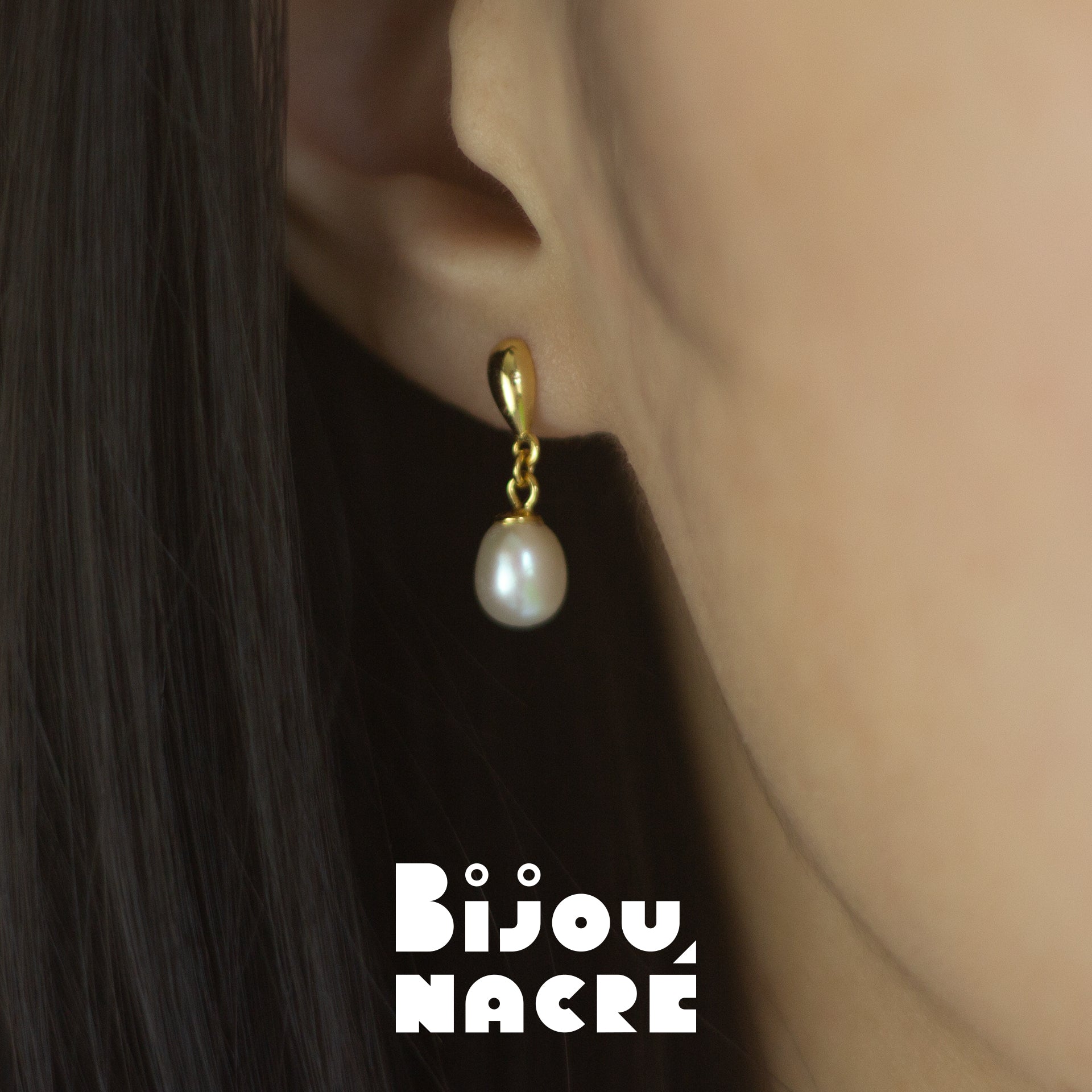 LARMES DORÉES. Reversed Droplet Oval Pearl Earrings - Gold