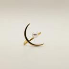 Bague croissant de lune or 18k avec une perle ronde d'eau douce