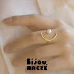 Bague croissant de lune or avec perle sur surface, plaqué or 18k