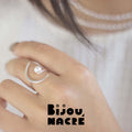 Bague croissant de lune argent avec perle ronde au doigt, par Bijou Nacré
