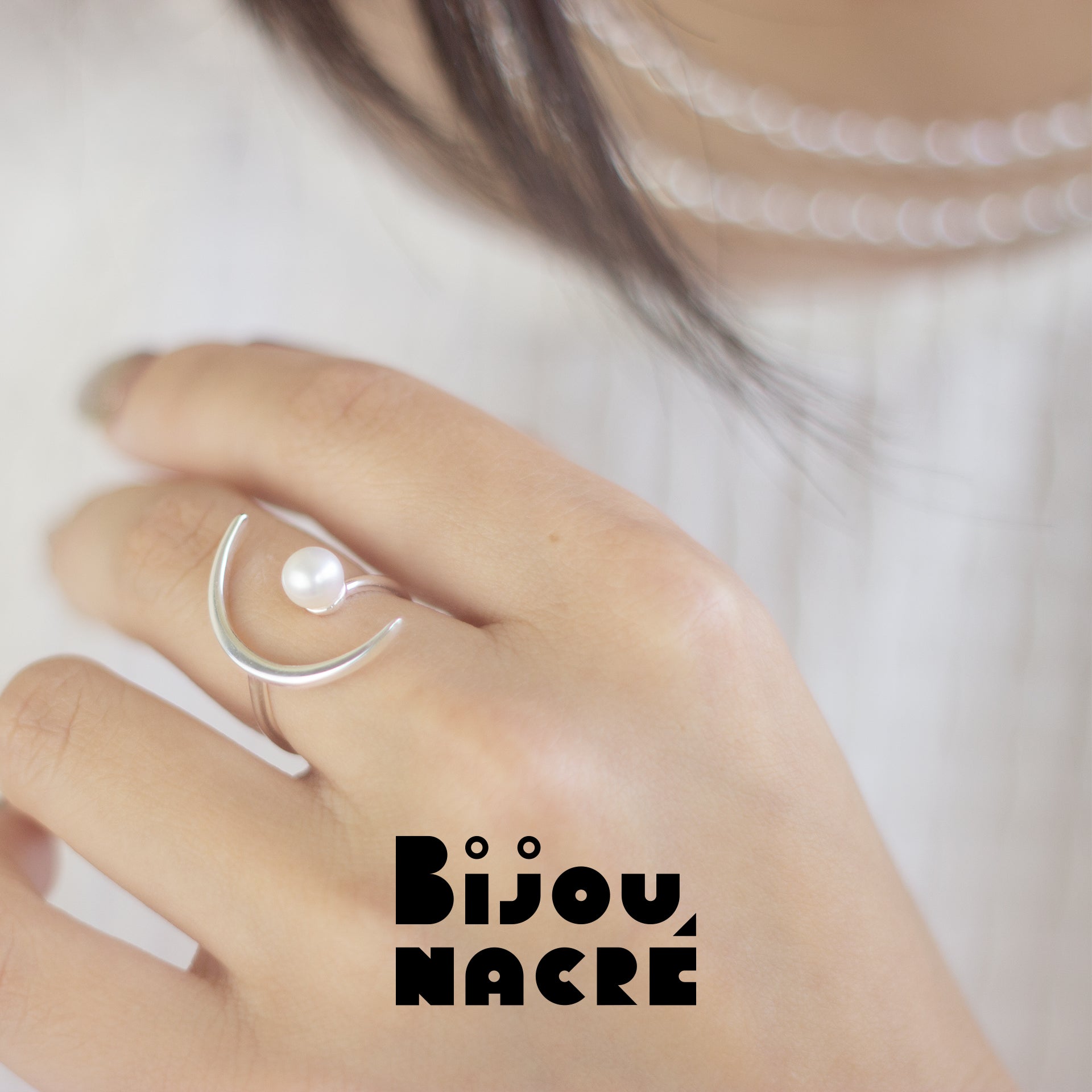 SATELLITE ARGENTÉ. Round Pearl Crescent Moon Ring - Silver