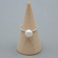 TRESSE ARGENTÉE. Cabochon Pearl Twisted Ring - Silver